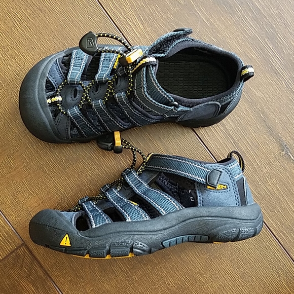 water hiking sandals